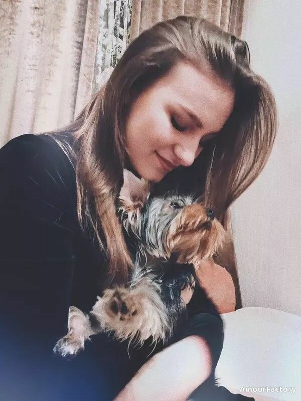 Larisa, 23